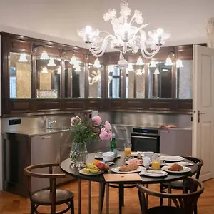 https://king-charles-apartment.praguehotelsweb.com